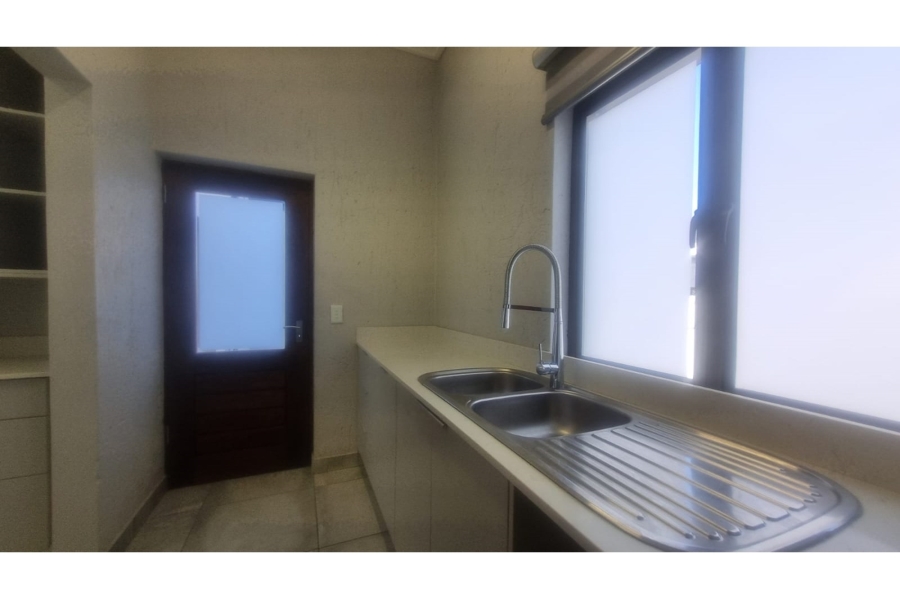 To Let 3 Bedroom Property for Rent in Kingswood Golf Estate Western Cape